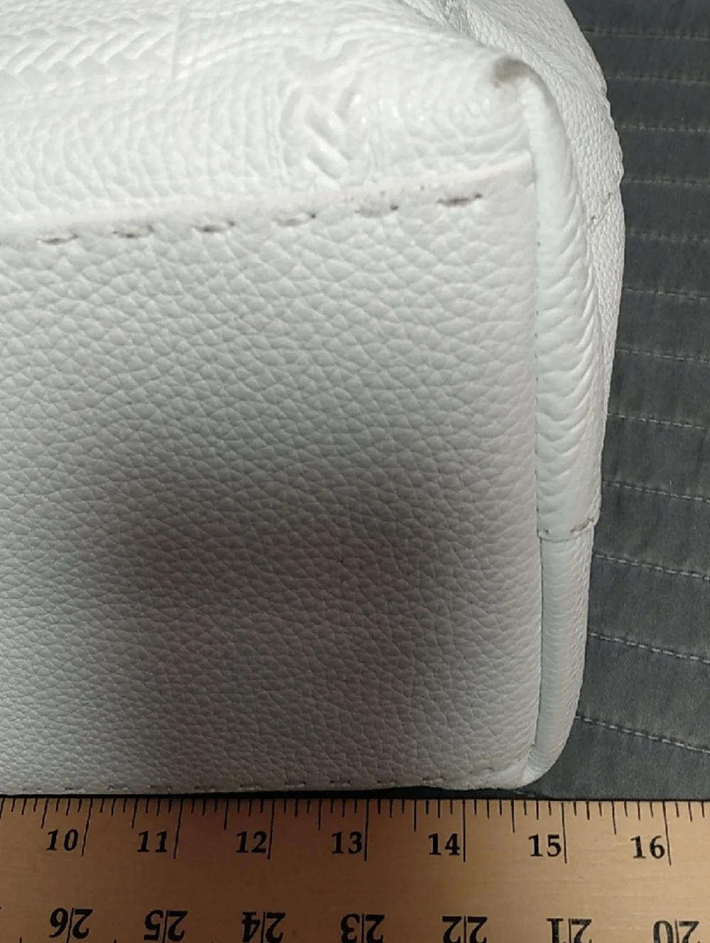 Fendi White Leather Tote with Gold-Tone Buckle Accents SELLERIA VILLA BORGHESE - Picture 14 of 17